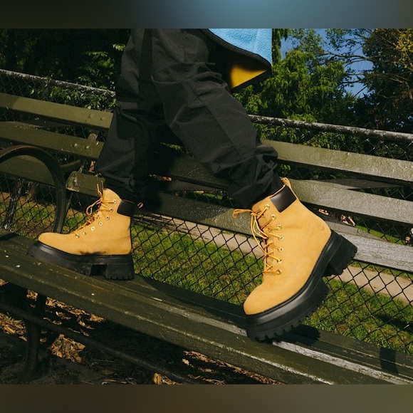 Timberland Sky 6-Inch Lace-Up Boots – Size 9 - Picture 3 of 14